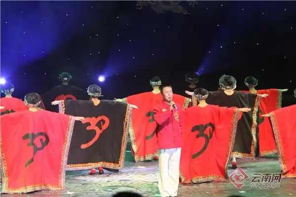 马龙县春节联欢晚会表演的歌伴舞《千年蝌蚪文》.jpg